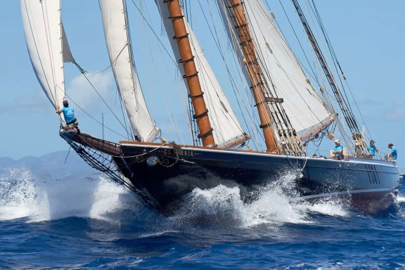 Sailboats for charter