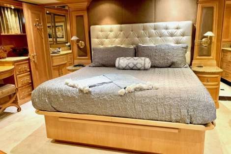 Review img # 4 of the yacht LADY LEX