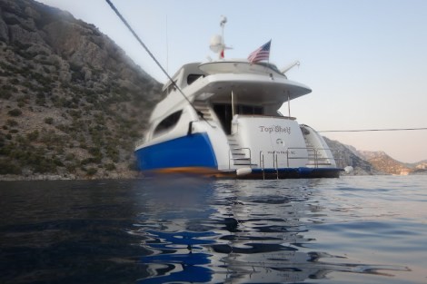 Review img # 16 of the yacht TOP SHELF