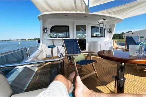 Review img # 27 of the yacht TOP SHELF