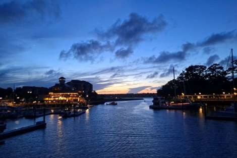 Review img # 32 of the yacht TOP SHELF