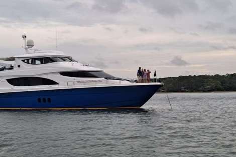 Review img # 33 of the yacht TOP SHELF